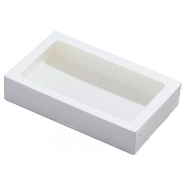 Коробка из крафт картона, внутренний слой белый, ламинированный пленкой.